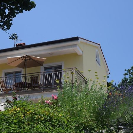 Apartments Sandra Brseč エクステリア 写真