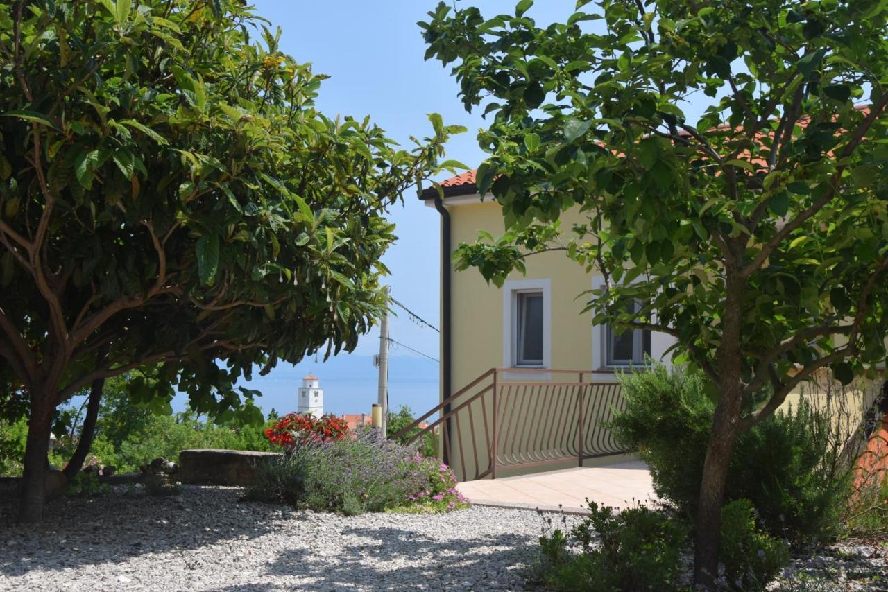 Apartments Sandra Brseč エクステリア 写真