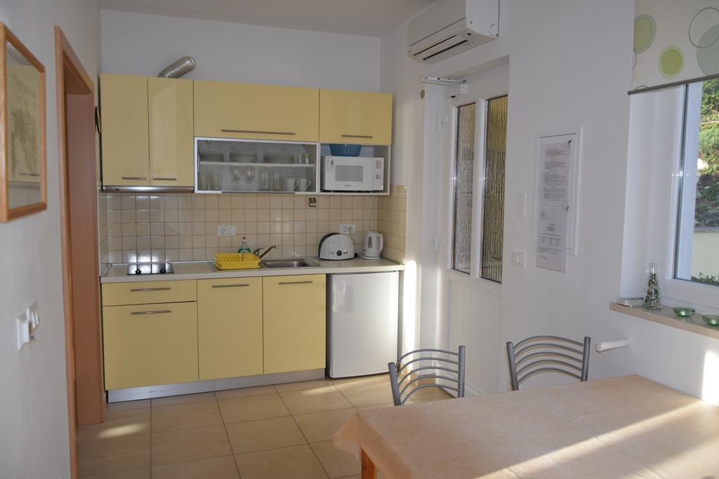 Apartments Sandra Brseč エクステリア 写真