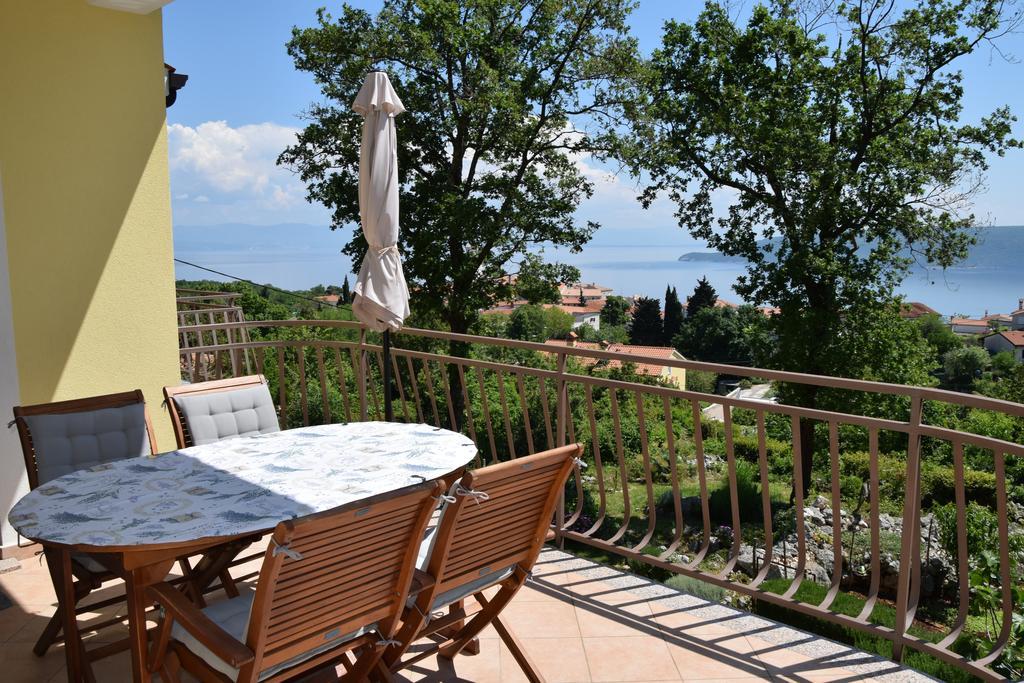 Apartments Sandra Brseč エクステリア 写真