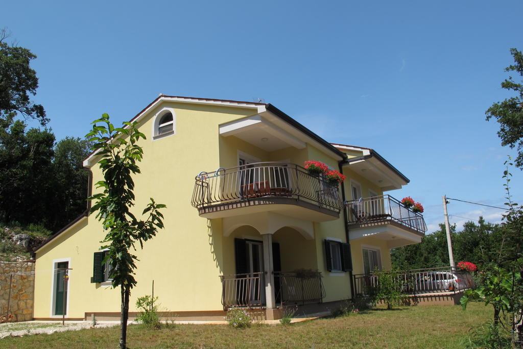 Apartments Sandra Brseč エクステリア 写真